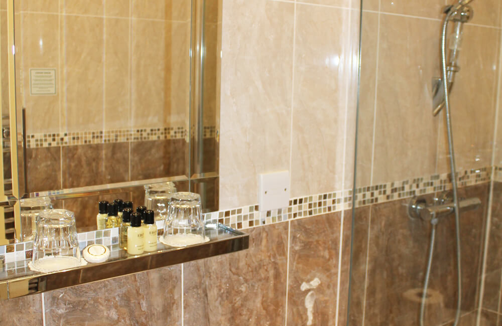 Family Room - Bathroom - Gallery - Image 1 | The Dial House Oxford