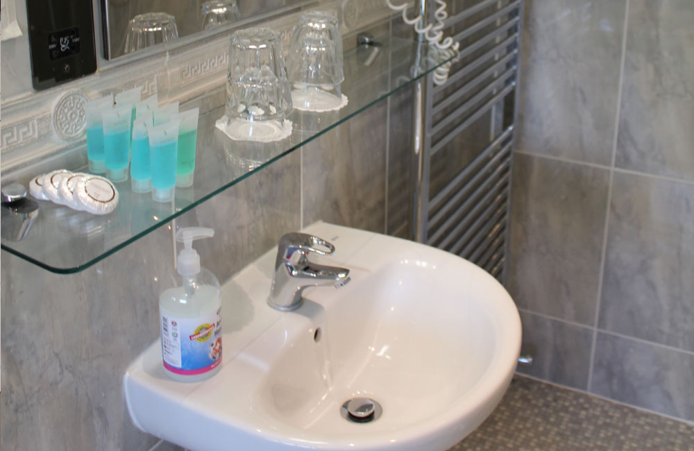 Family Room - Bathroom - Gallery - Image 3 | The Dial House Oxford